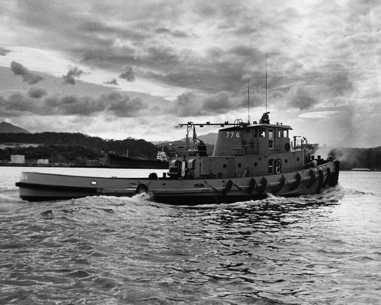 Large Harbor Tug Nashua (YTB-774) underway in Subic Bay
