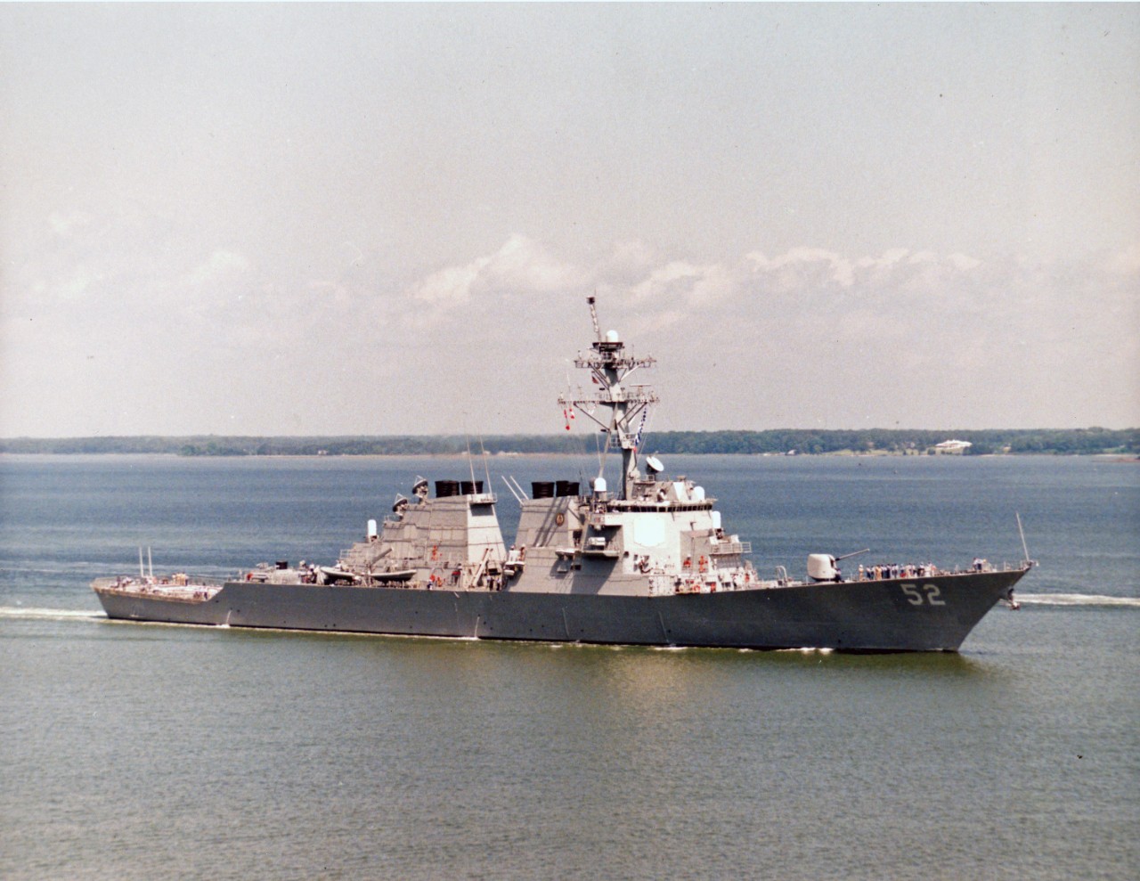 <p>Starboard view of USS Barry (DDG-52) at Yorktown, May 11, 1995.</p>
