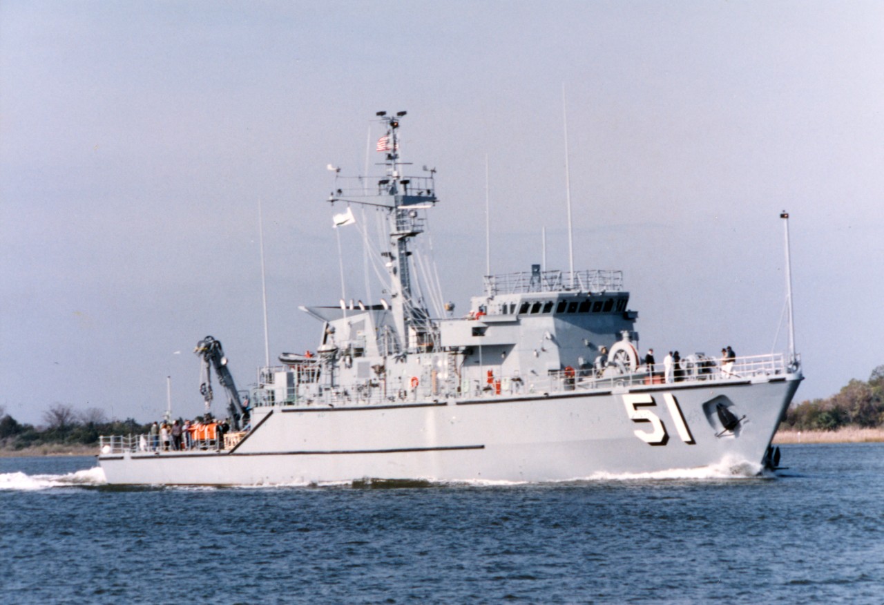 USS Osprey (MHC-51)