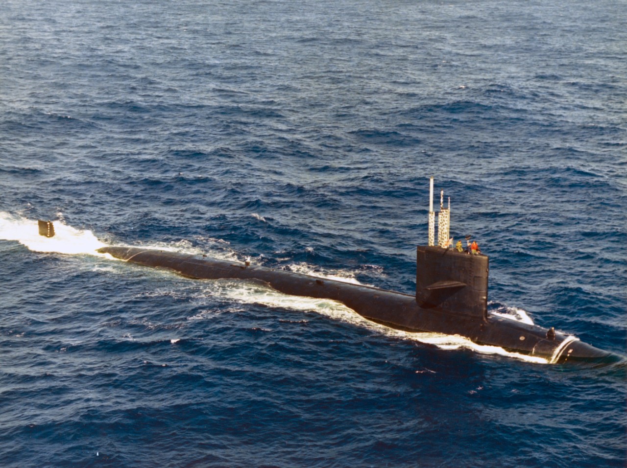 Starboard aerial view of nuclear powered attack submarine USS Seahorse (SSN-669) underway