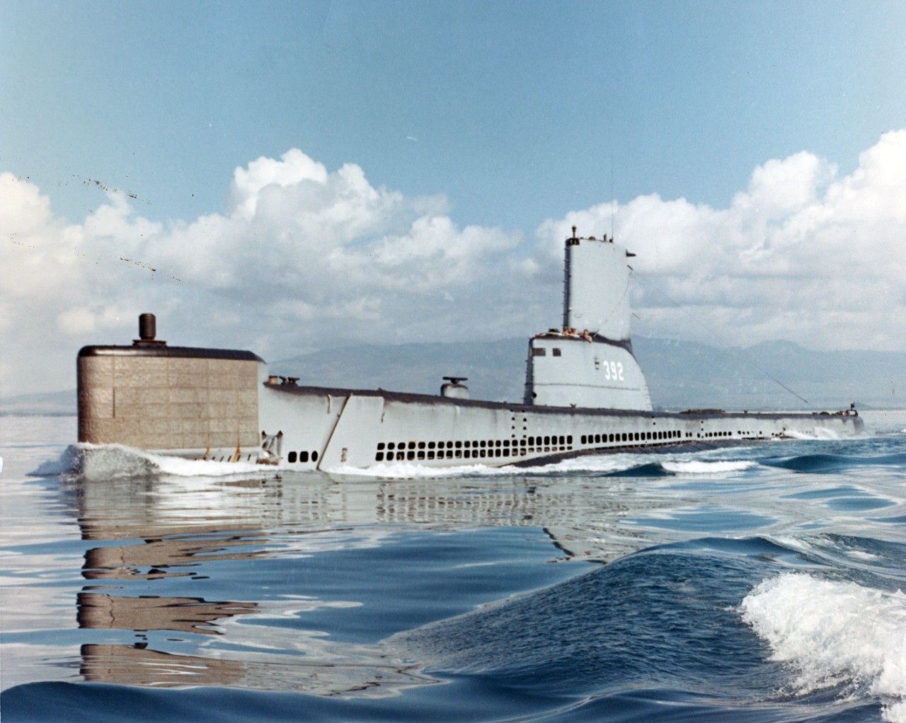 Submarine USS Sterlet (SS-392) underway on the surface