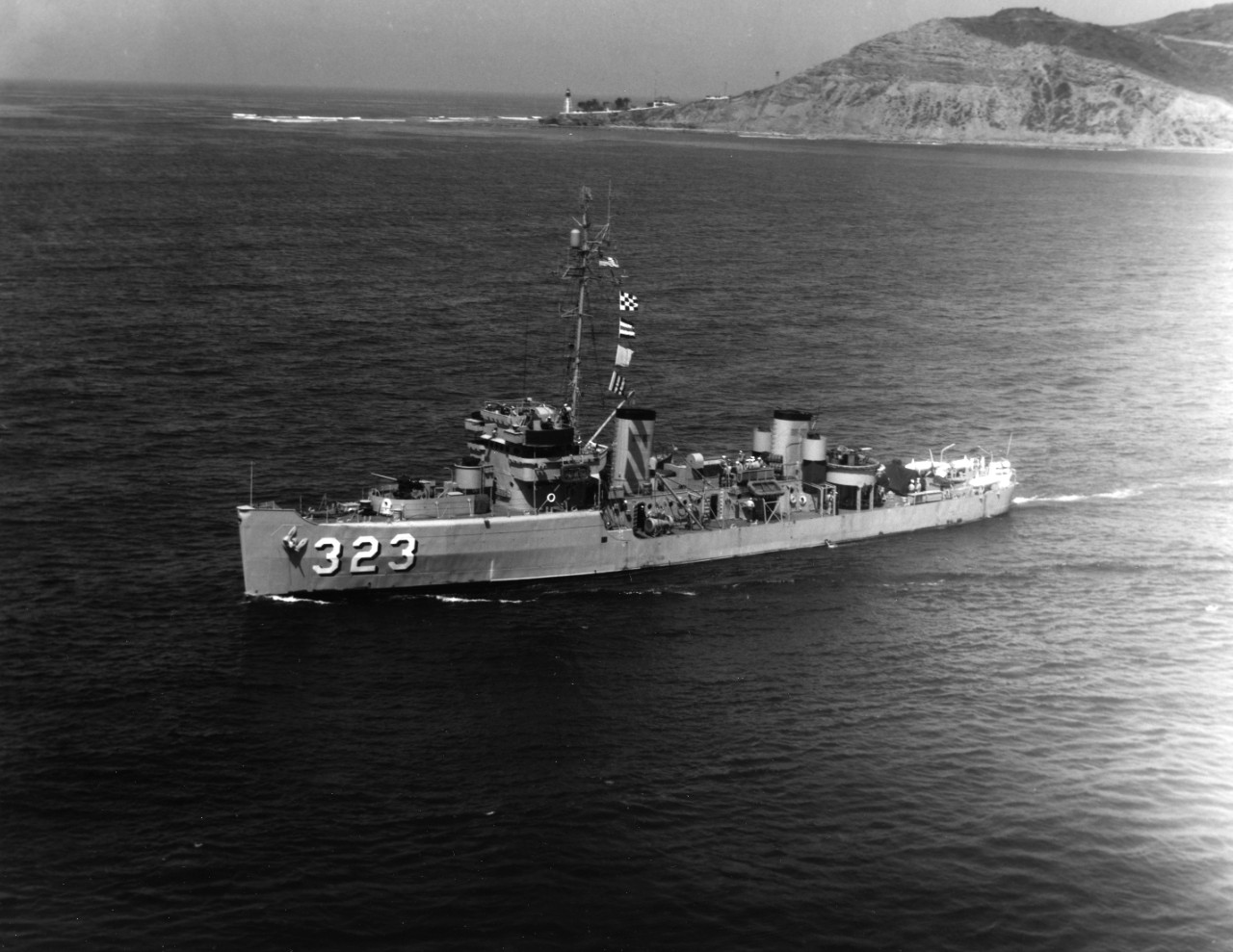 Aerial view of minesweeper USS Triumph (AM-323) underway