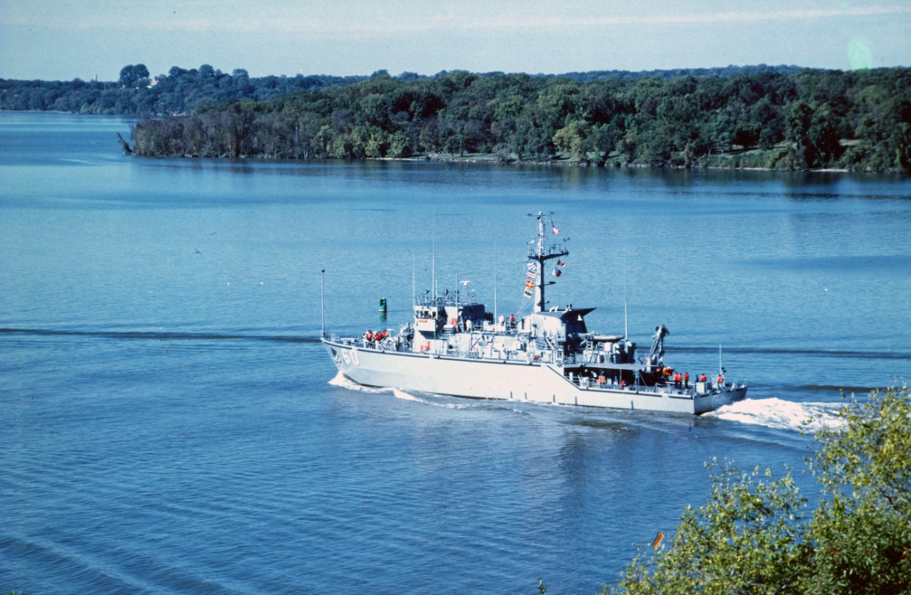 USS Cardinal (MHC-60) on the Potomac River, near Mount Vernon, Virginia. Photograph by Don Montgomery.