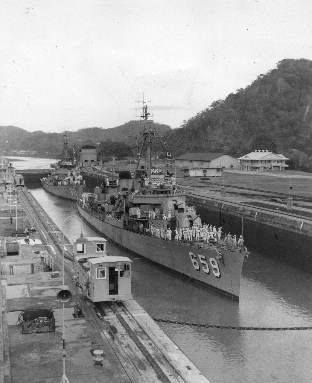 USS Dashiell (DD-659) and USS Gatling (DD-671) transit the Panama Canal