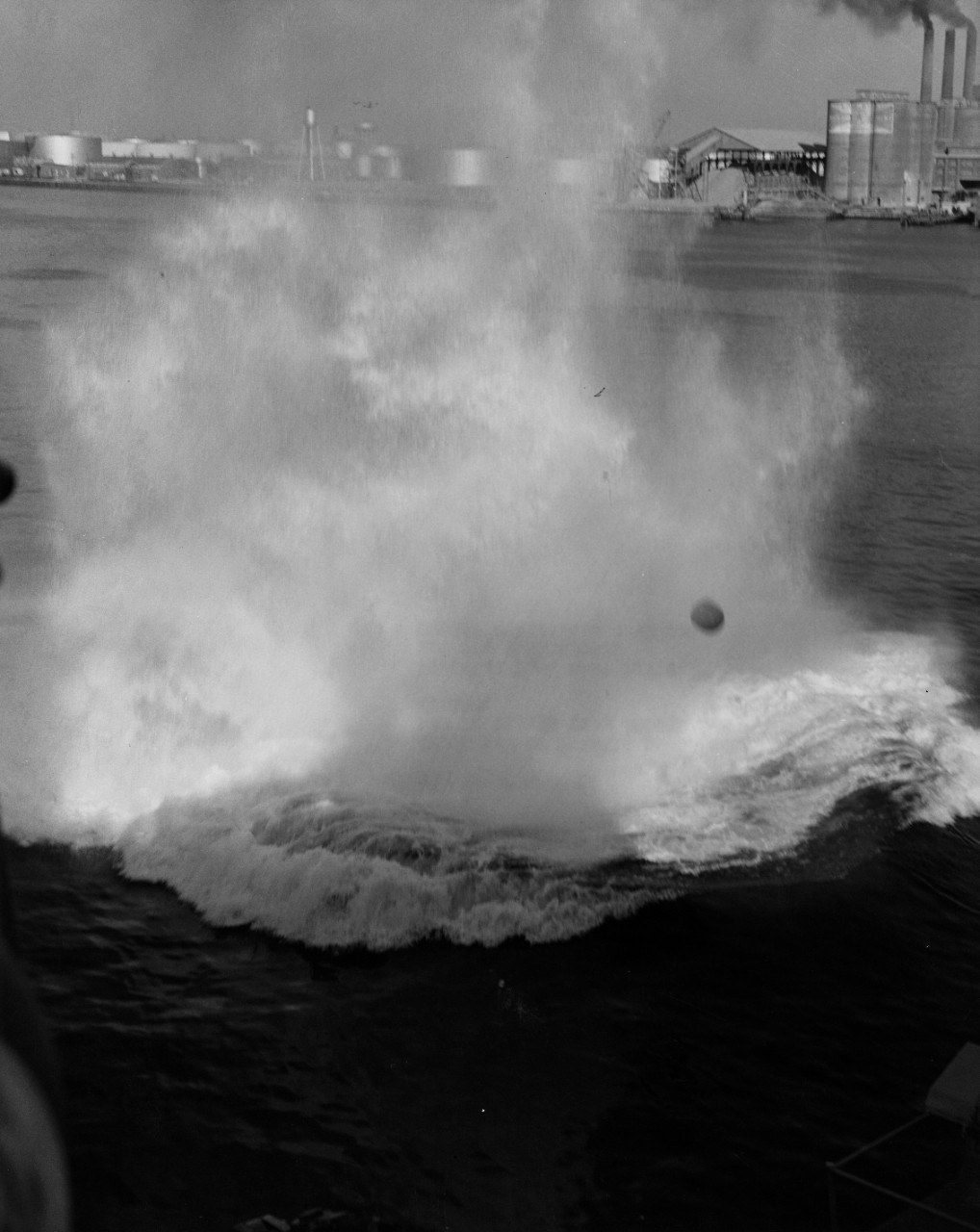 <p>L55-15.02.18 Polaris Dead Loader Expolsion Test from USS Observation Island</p>
