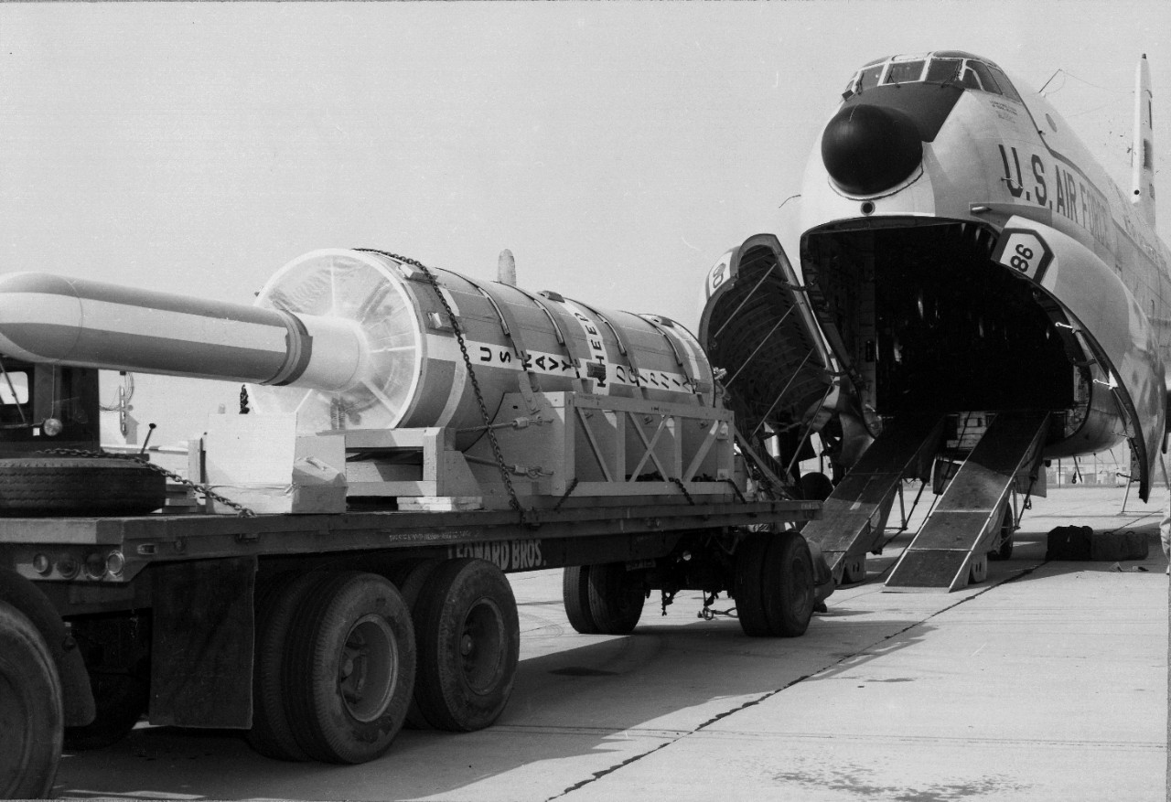 <p>L55-15.02.19 Polaris loaded into C-124 for Delivery to Groton and the USS George Washington (SSBN-598)</p>
