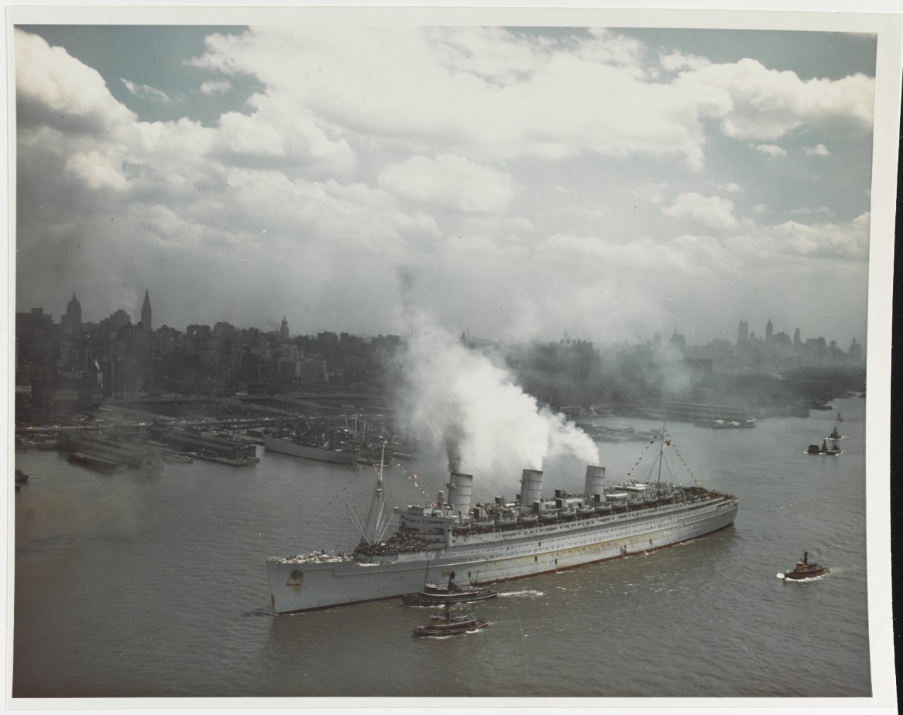 QUEEN MARY arrives in New York City, thousands of U.S. troops on board, 20 June 1945
