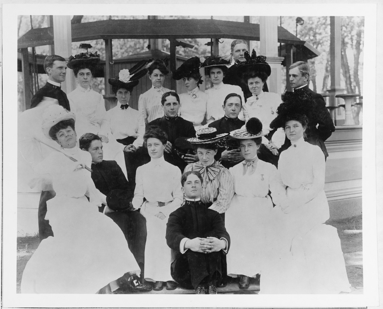 Seven members of 1905 graduating class.