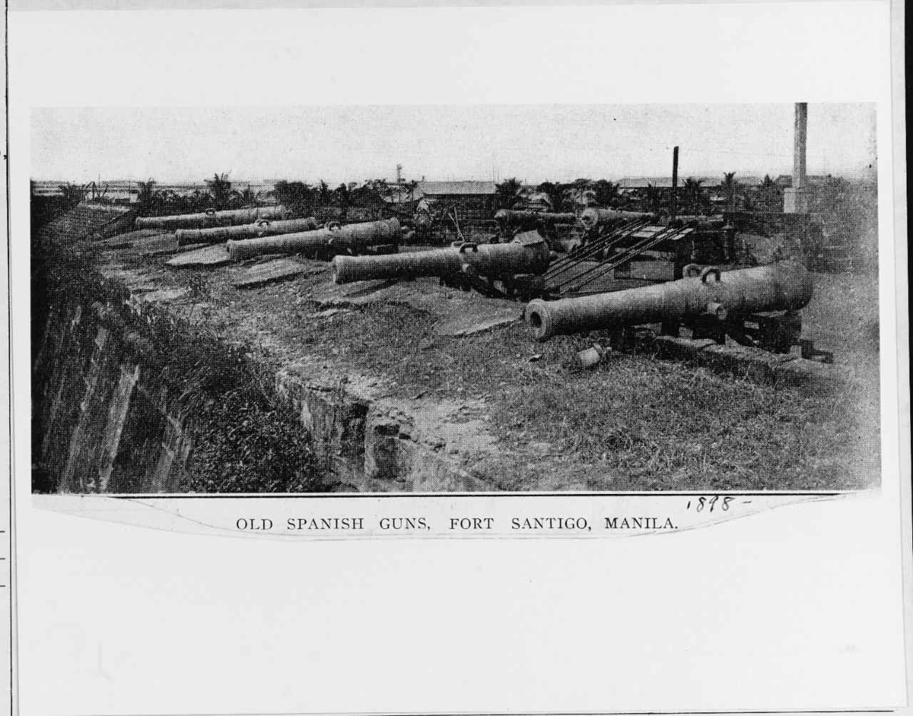 Old Spanish guns at Fort Santiago, Manila, Philippine Islands, 1898.