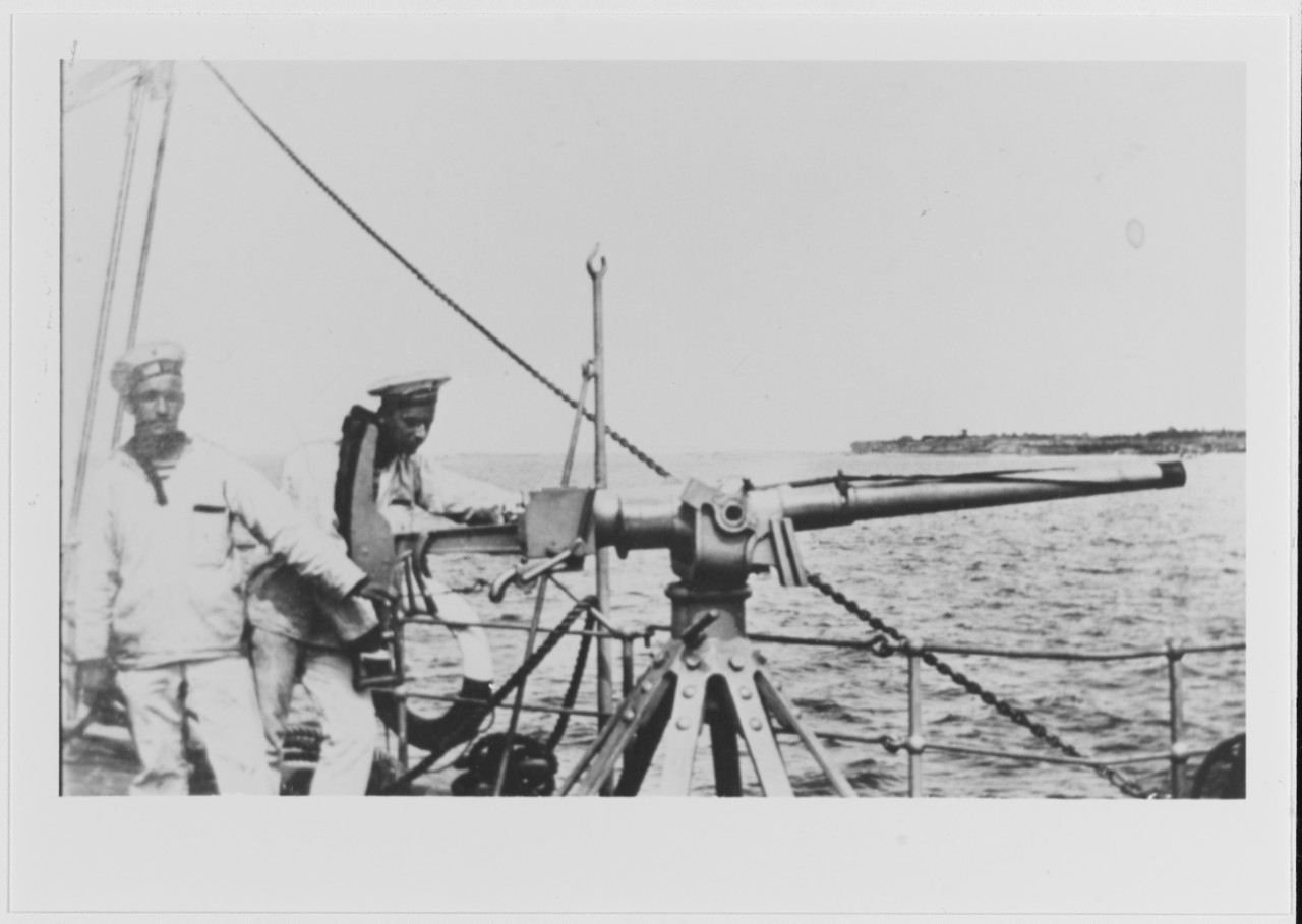 Small caliber gun aboard Russian Navy training ship VOIN (1895-circa 1941) prior to 1918