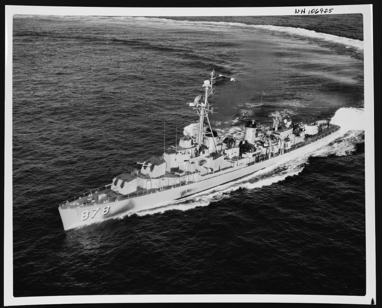 Photo # NH 106985  USS Vesole