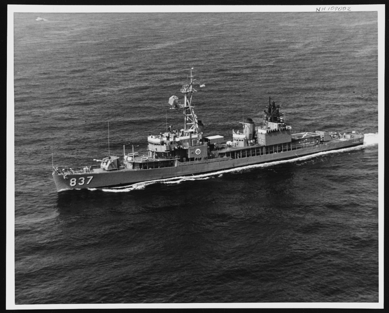 Photo #: NH 107002  USS Sarsfield
