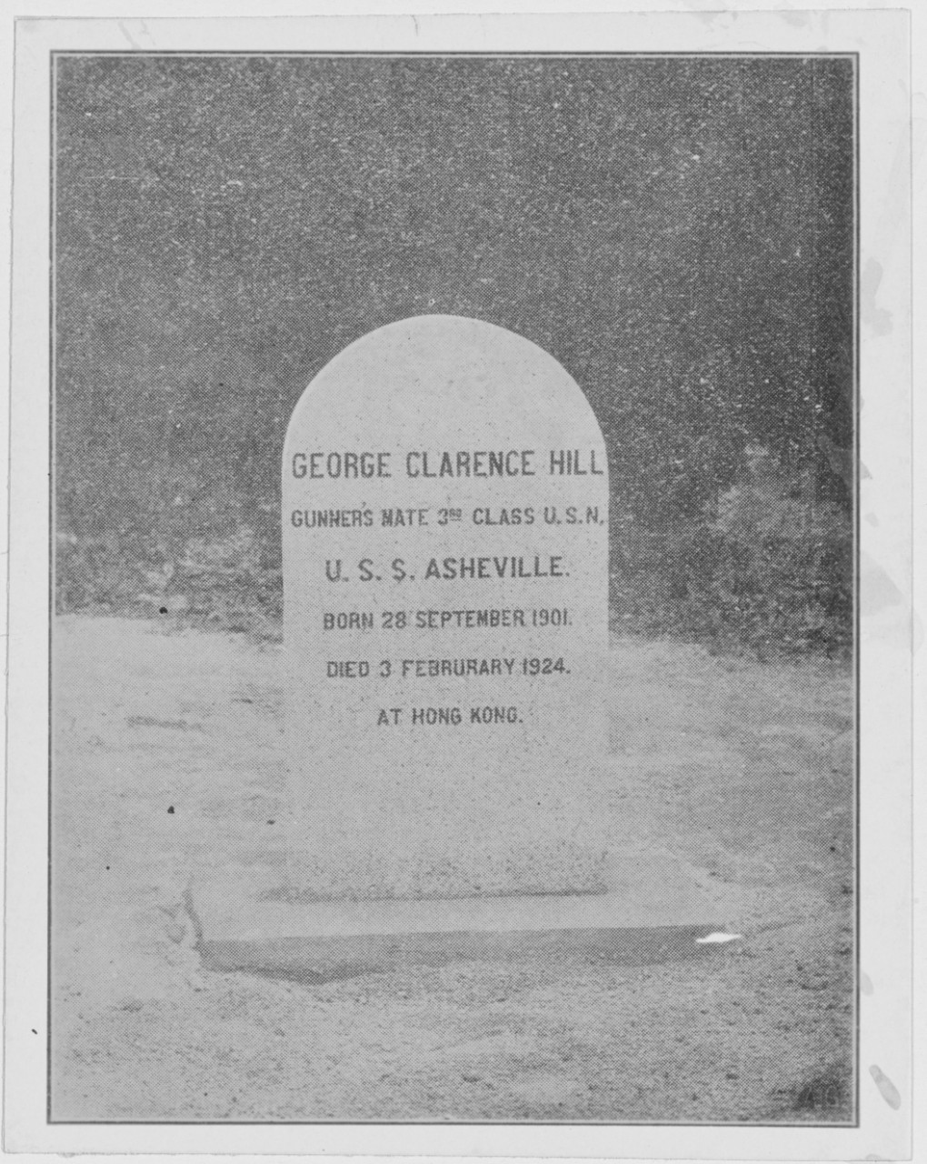 Grave stone of George Clarence Hill, Gunner's Mate 3rd Class, USN. U.S.S ASHEVILLE