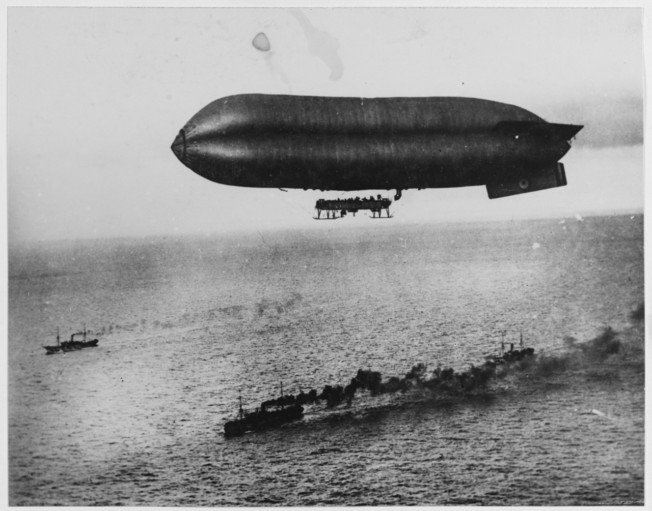 An airship escorts a convoy into Brest Harbor, 1918