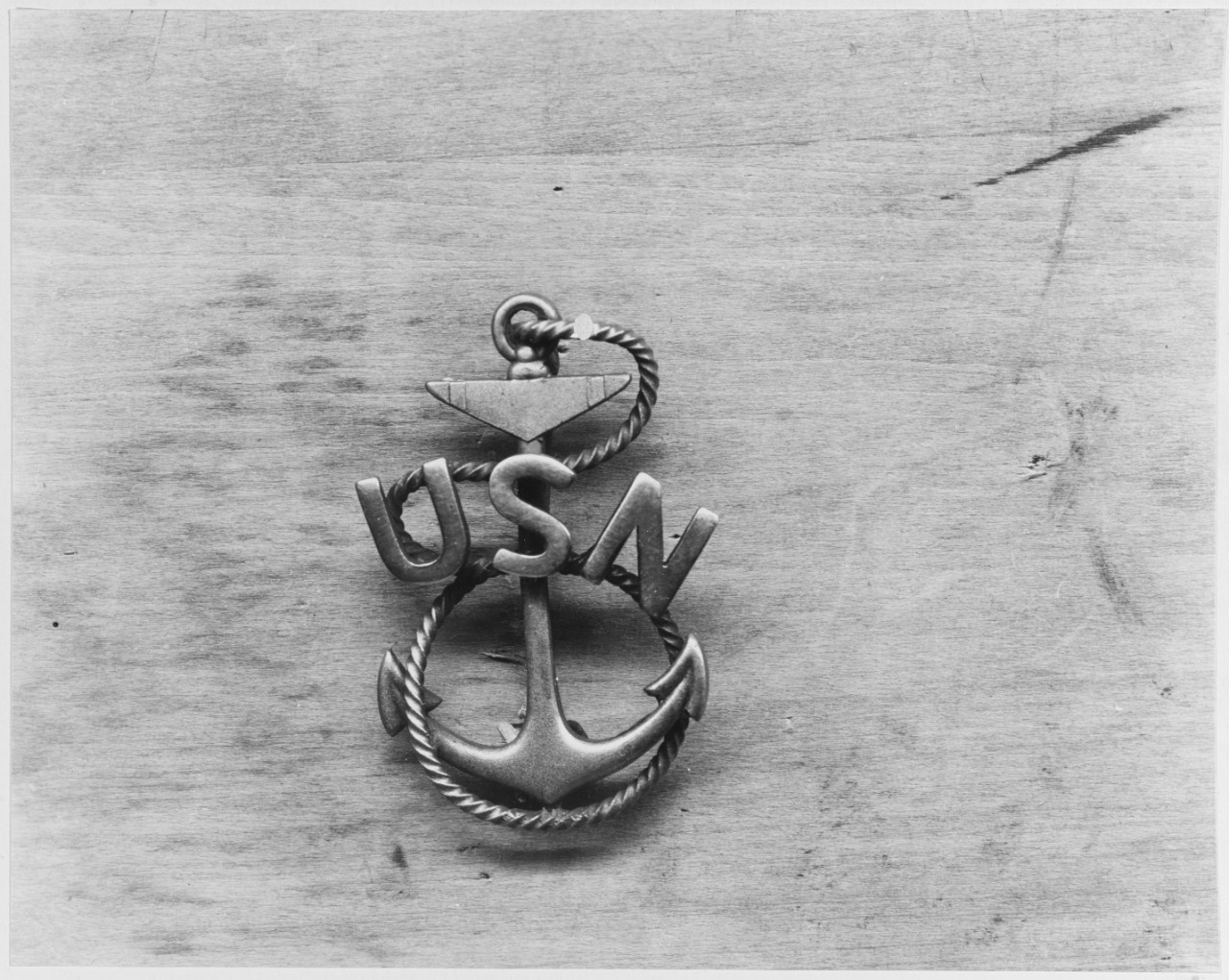 Cap Ornament of Chief Petty Officer, USN.