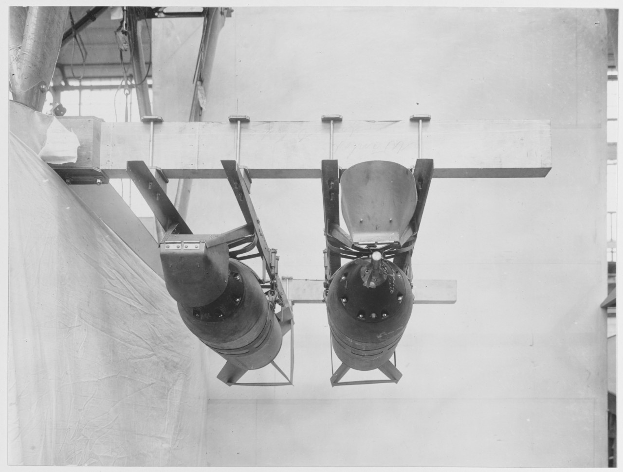 1058 N.A.F. C-1 boat American bomb gear, 1918