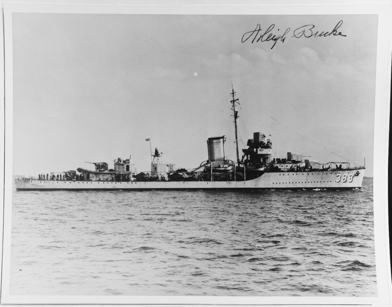 USS MUGFORD (DD-389) Admiral A. Burke