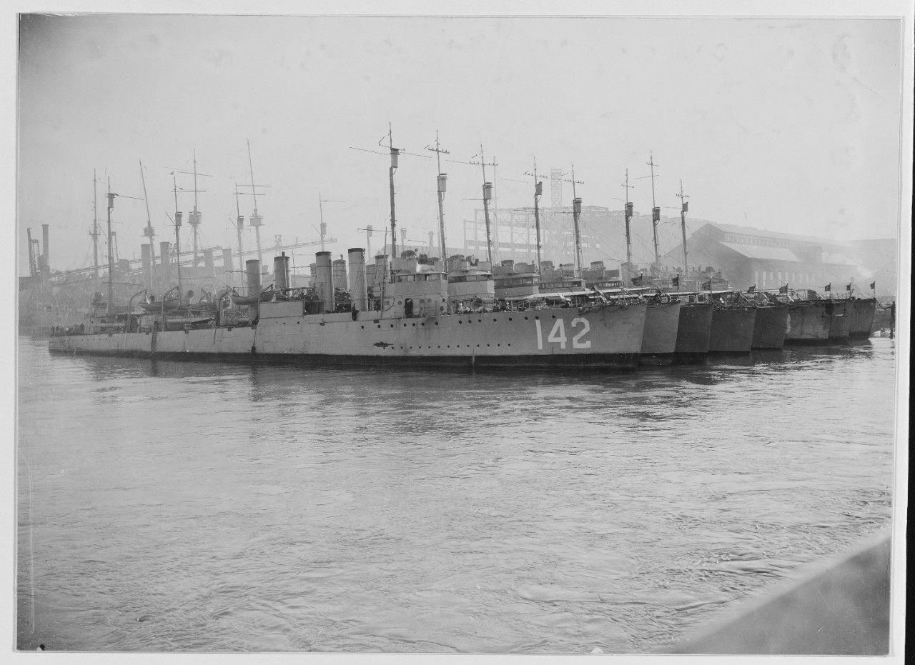 Photo #: NH 42537  Destroyers at the Mare Island Navy Yard, 1919