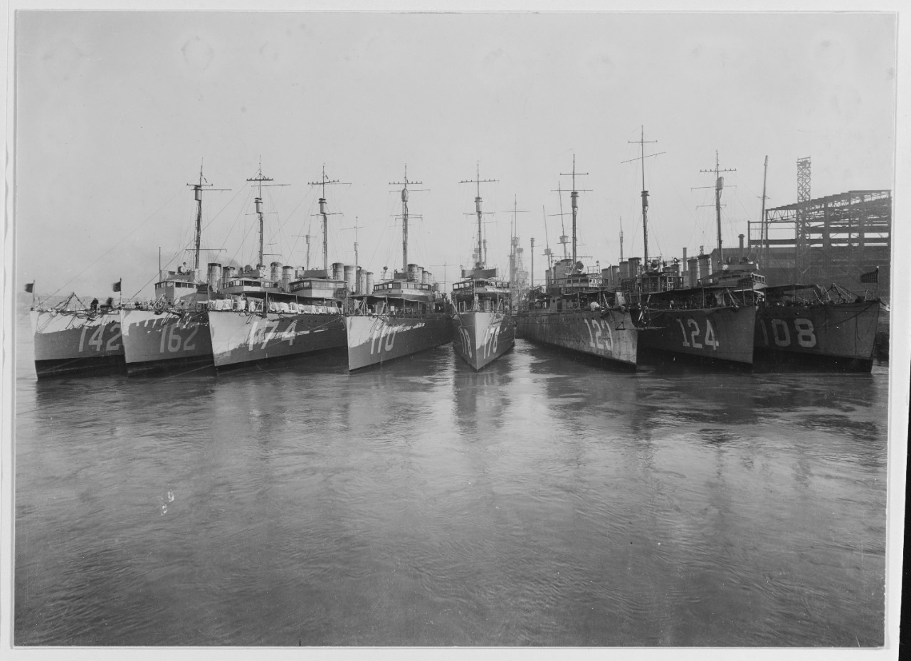 Photo #: NH 42538  Destroyers at the Mare Island Navy Yard, 1919