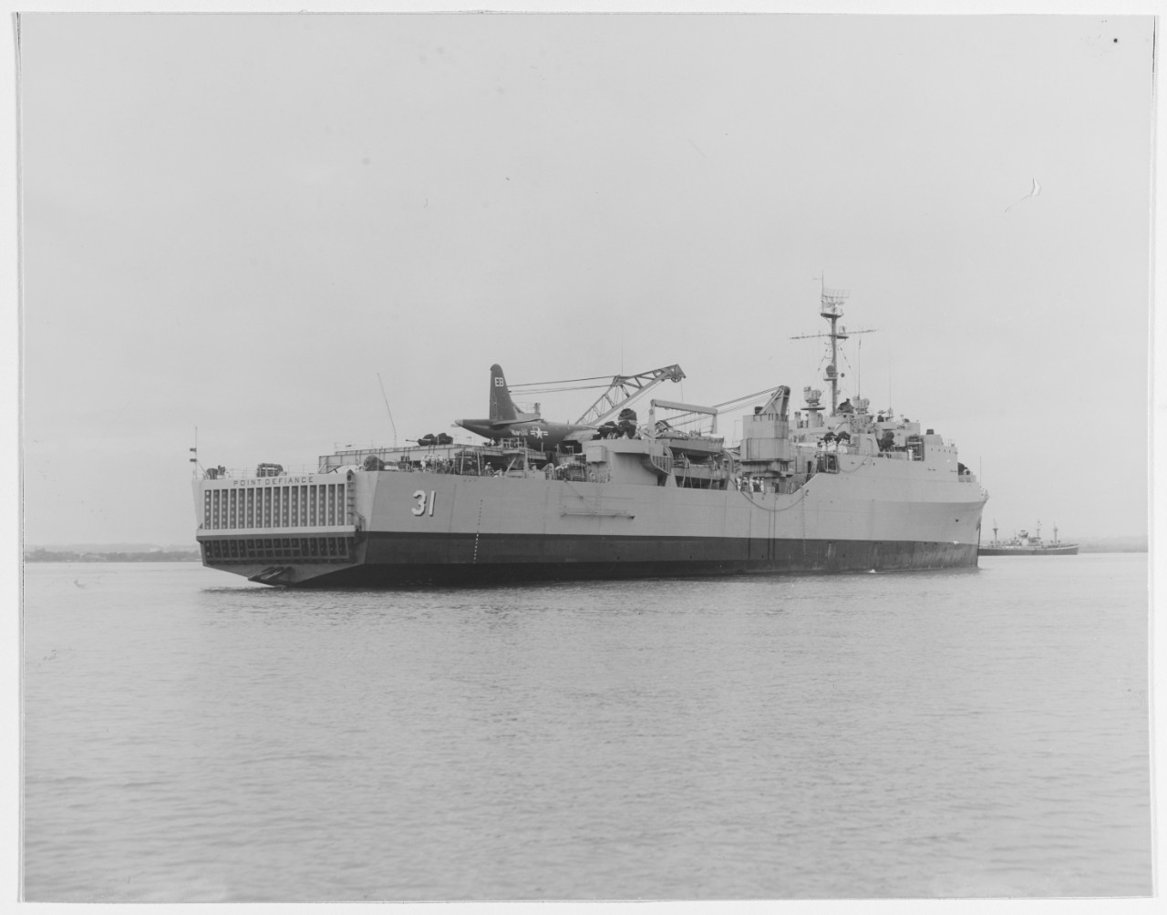 USS POINT DEFIANCE (LSD-31)