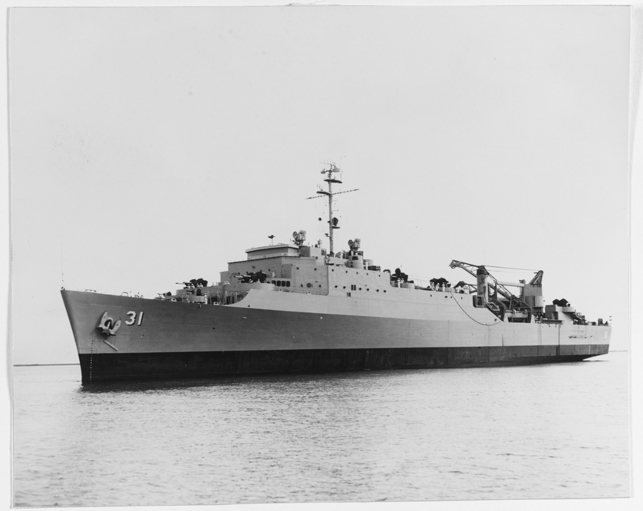 USS POINT DEFIANCE (LSD-31)
