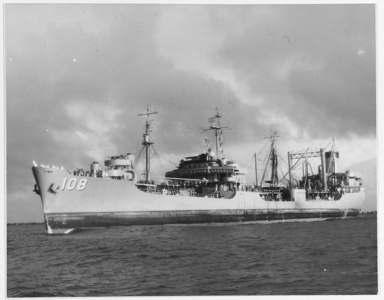 USS PAWCATUCK (AO-108)