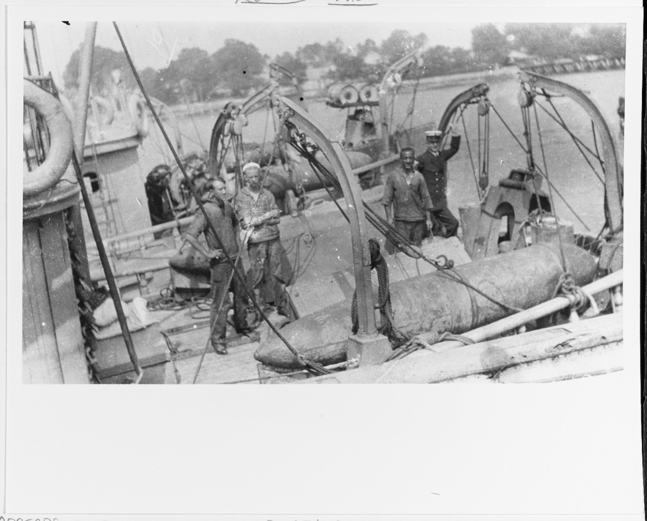 Photo #: NH 45099  &quot;Menhaden Fisherman&quot; type of converted minesweepers