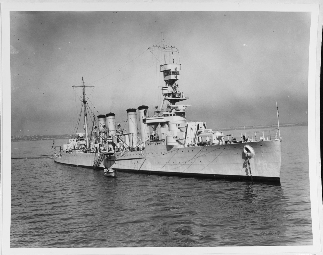 Photo #: NH 64621  USS Raleigh (CL-7)