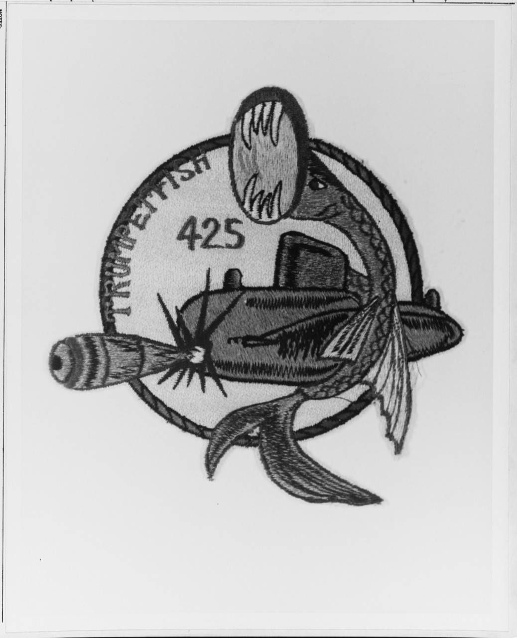 Insignia:  USS TRUMPETFISH (SS-425)