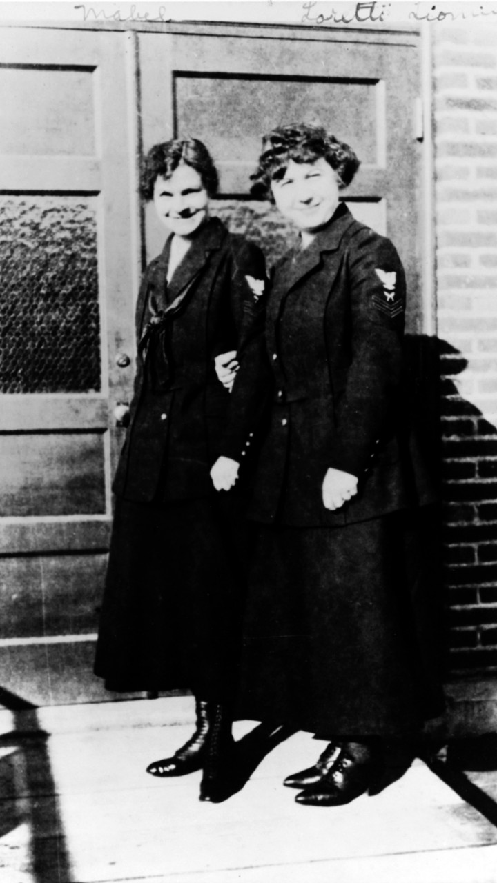 Photo #: NH 65568  Yeoman (F) Second Class Mabel Croft (left) and Yeoman (F) Second Class Loretta Liomin