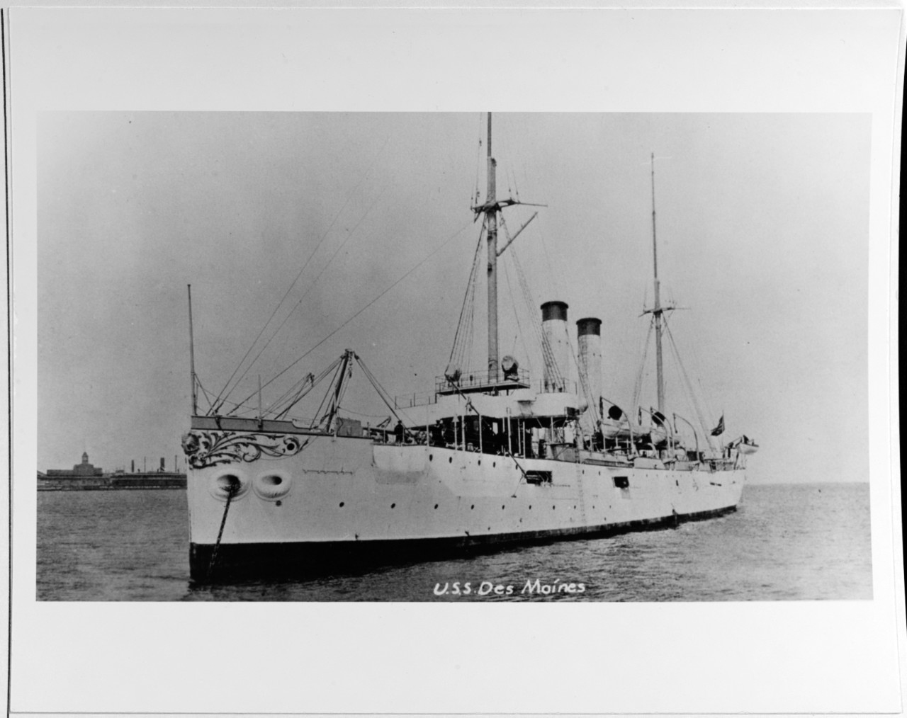 USS DES MOINES (C-15) 1904-1930. 