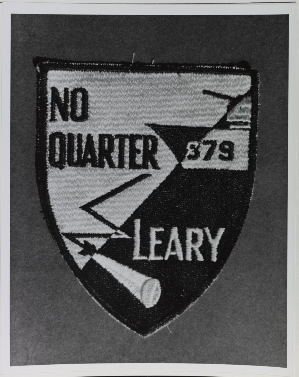 Insignia:  USS LEARY (DDR-879)