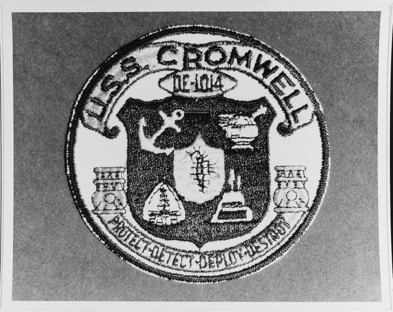 Insignia: USS CROMWELL (DE-1014)