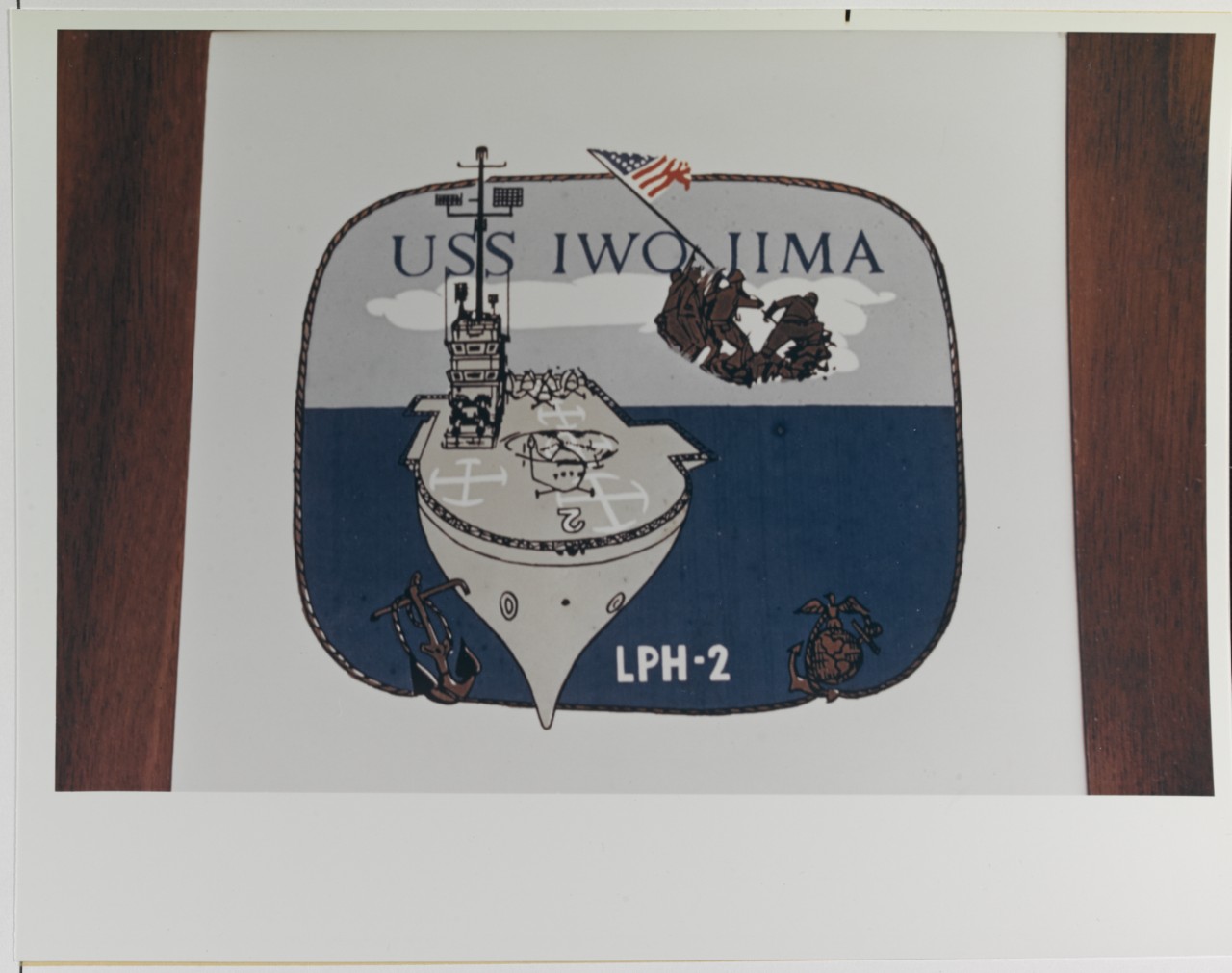 Insignia:  USS IWO JIMA (LPH-2)