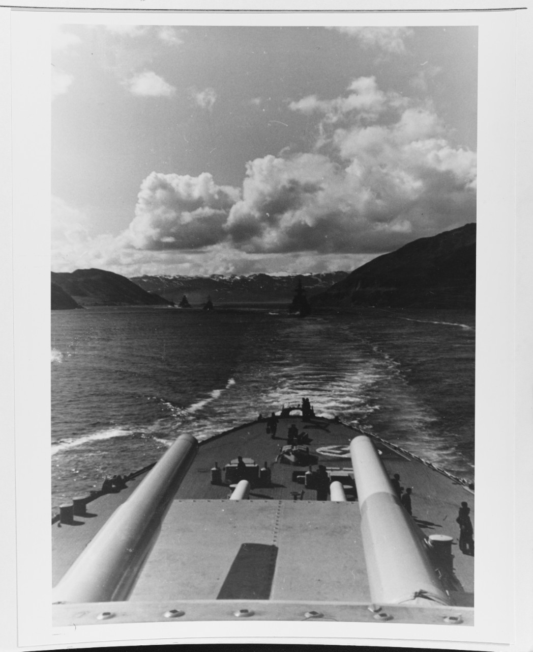 Photo #: NH 71323  German Warships leaving a Norwegian fjord, circa 1942.