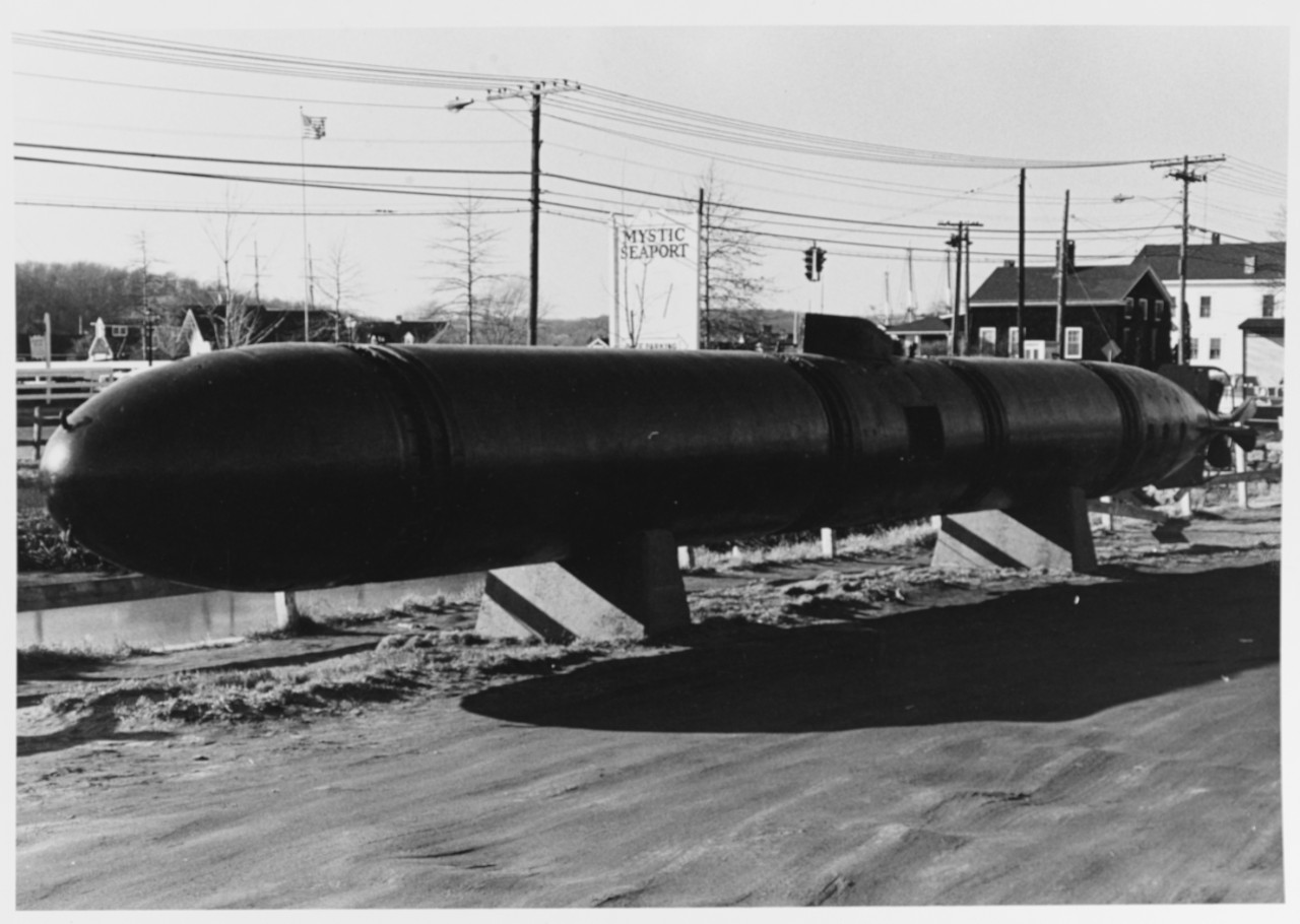Photo #: NH 71520  Japanese &quot;Kaiten&quot; (Type 2 or Type 4) Human Torpedo