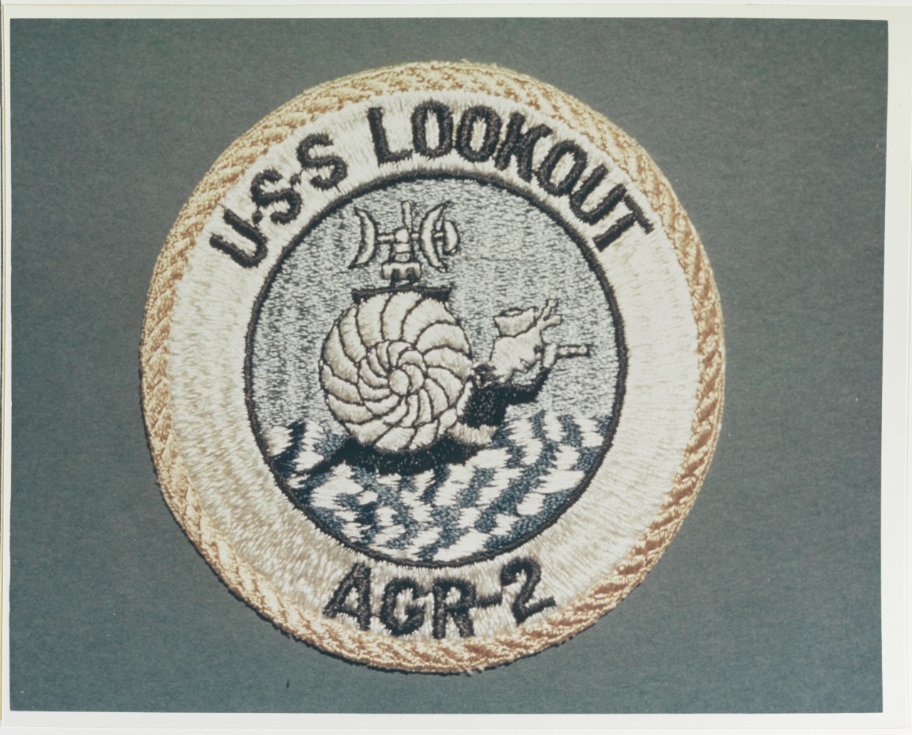 Insignia: USS LOOKOUT (AGR-2)
