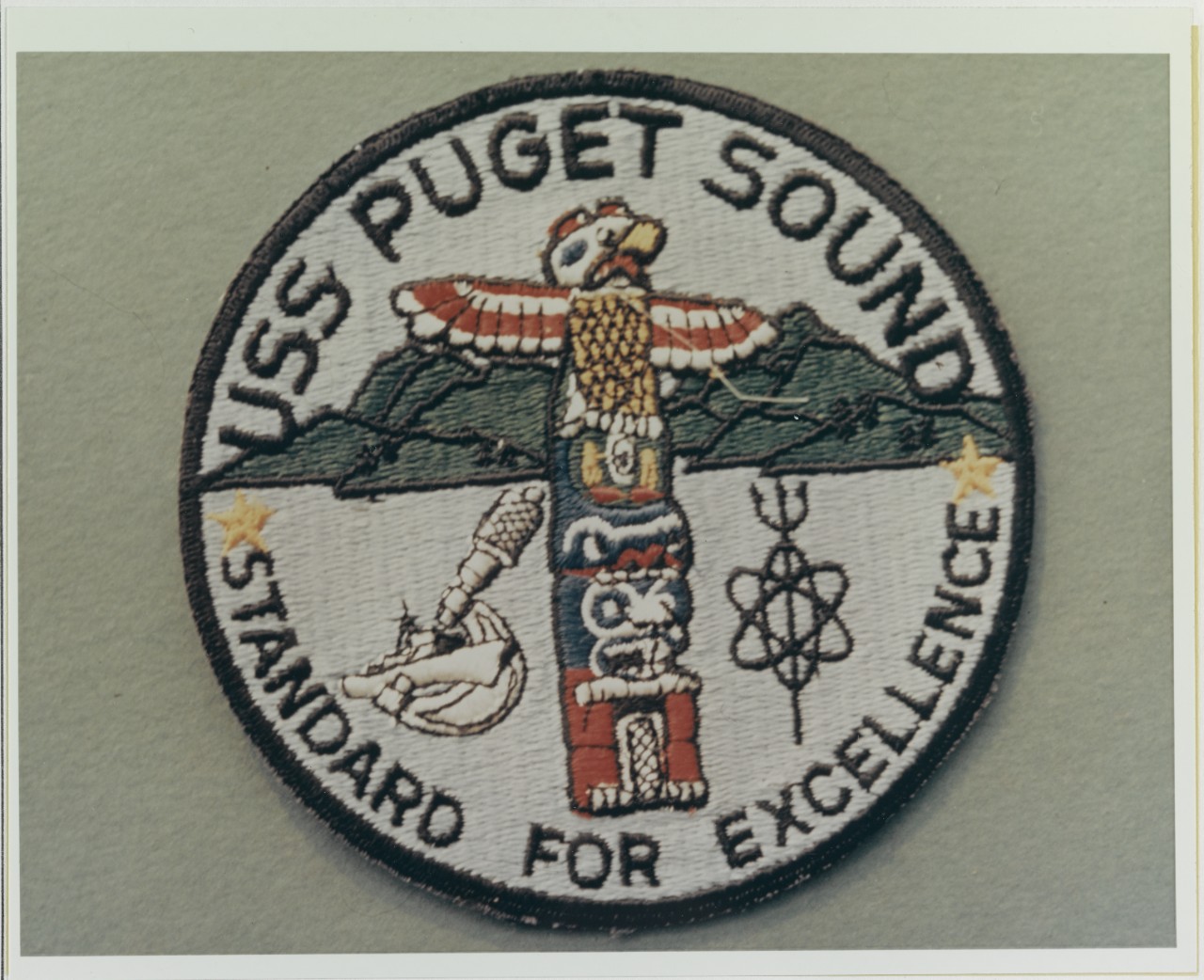Insignia: USS PUGET SOUND (AD-38)