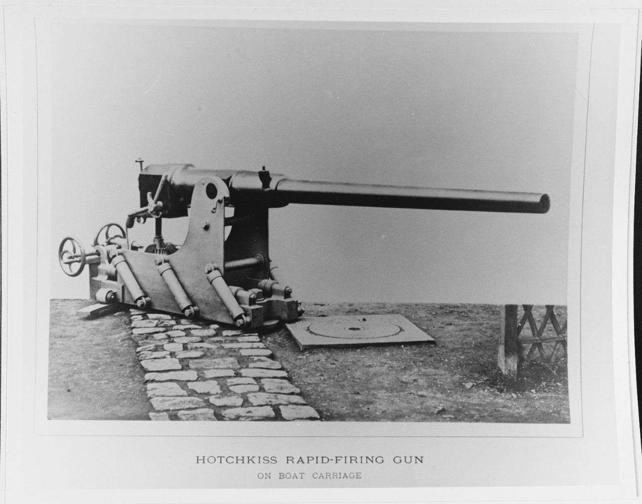 Hotchkiss rapid-firing gun (47mm or 57mm), on the Hotchkiss boat gun carriage.