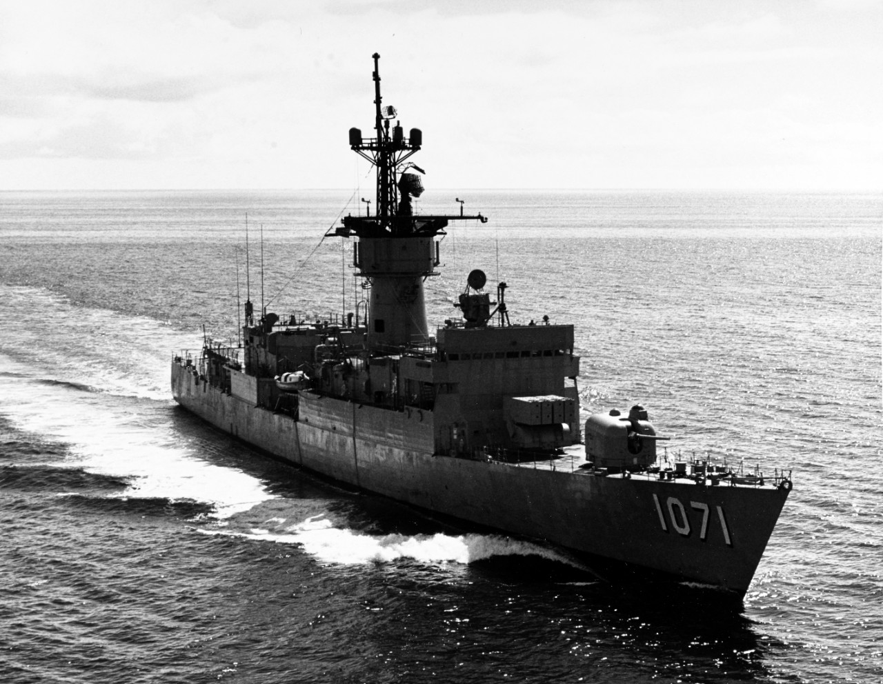 NH 72991 USS BADGER (DE1071)