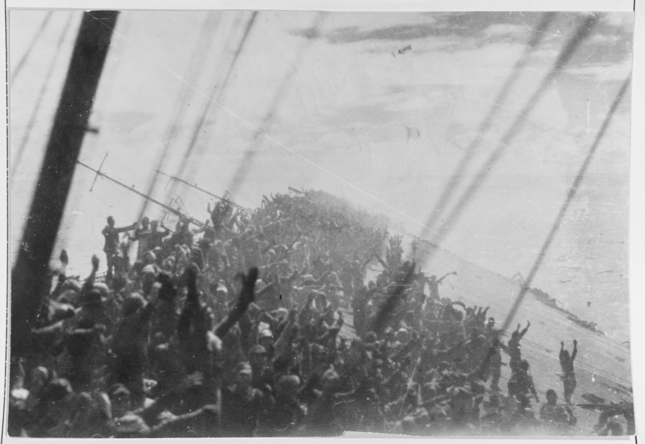 Photo #: NH 73070  Battle off Cape Engano, 25 October 1944