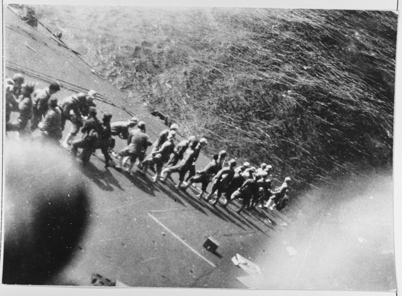 Photo #: NH 73071  Battle off Cape Engano, 25 October 1944