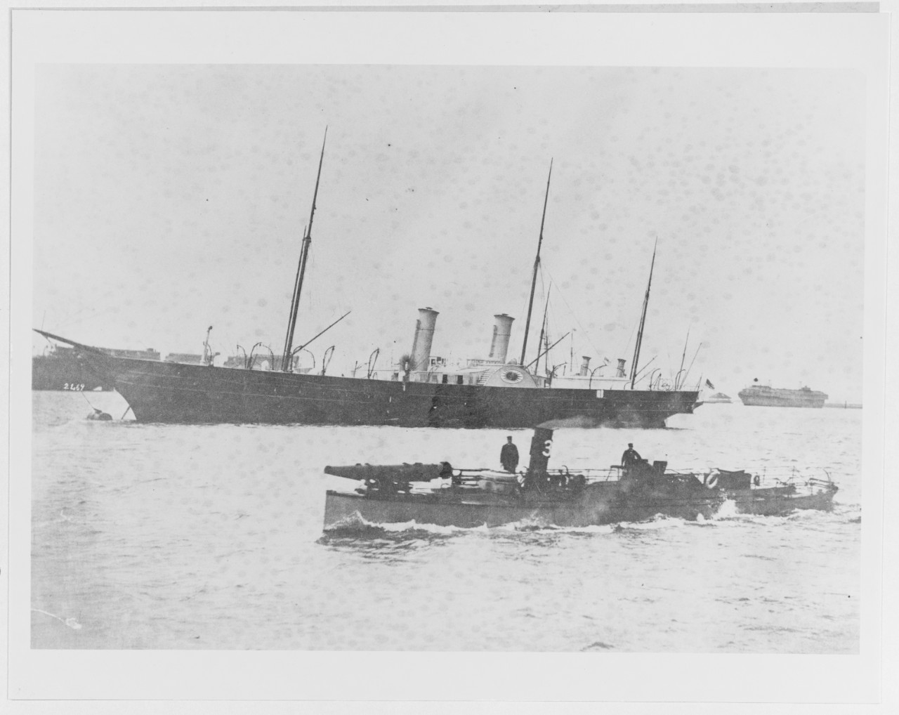 No. 3 (British first class torpedo boat, 1878-1905) (foreground) and OSBORNE (Paddle Royal yacht, 1870-1908)