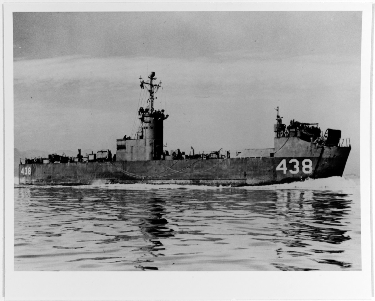 USS LSM-438