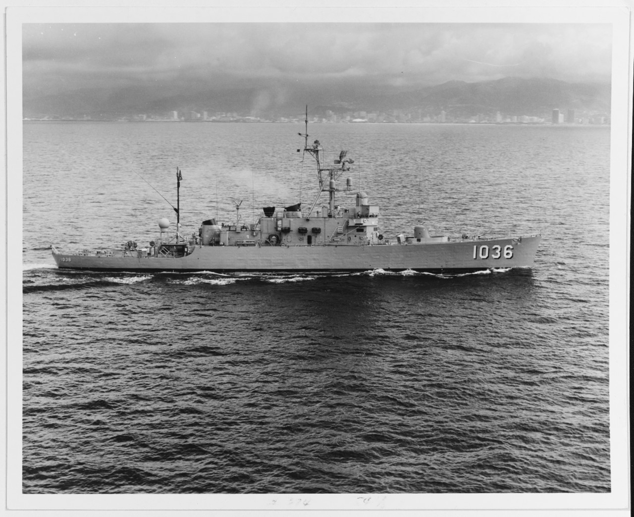 USS MCMORRIS (DE-1036)