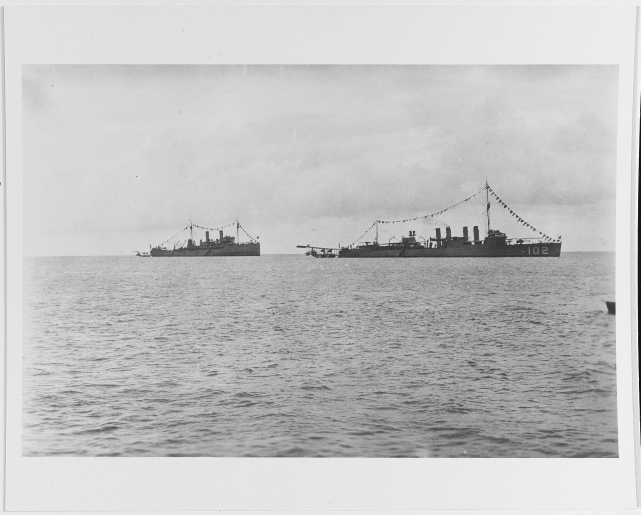USS SHAWMUT (CM-4) and USS MAHAN (DD-102)