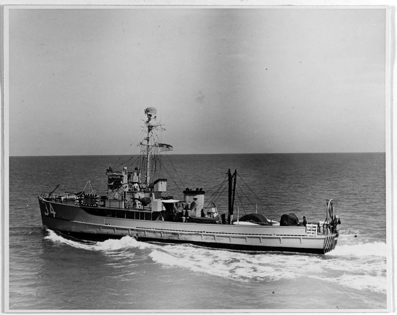 Photo #: NH 85779  USS Redhead (AMS-34)