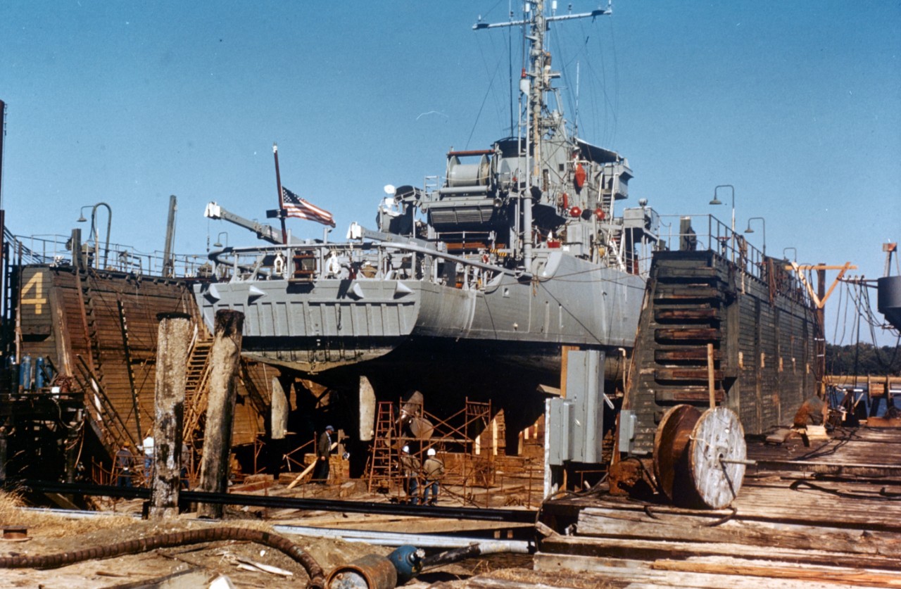 USS VENTURE (MSO-496)
