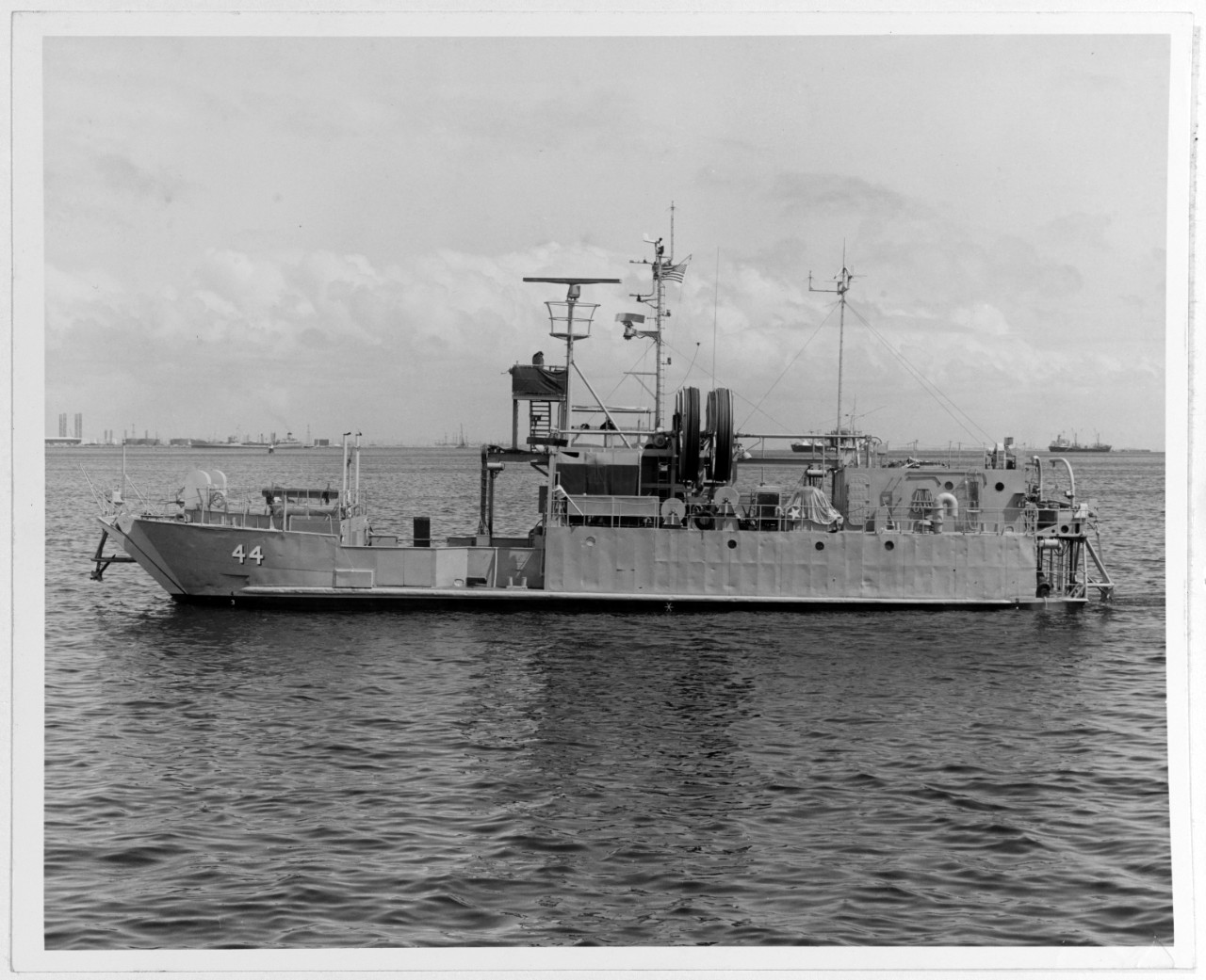 USS YFU-44