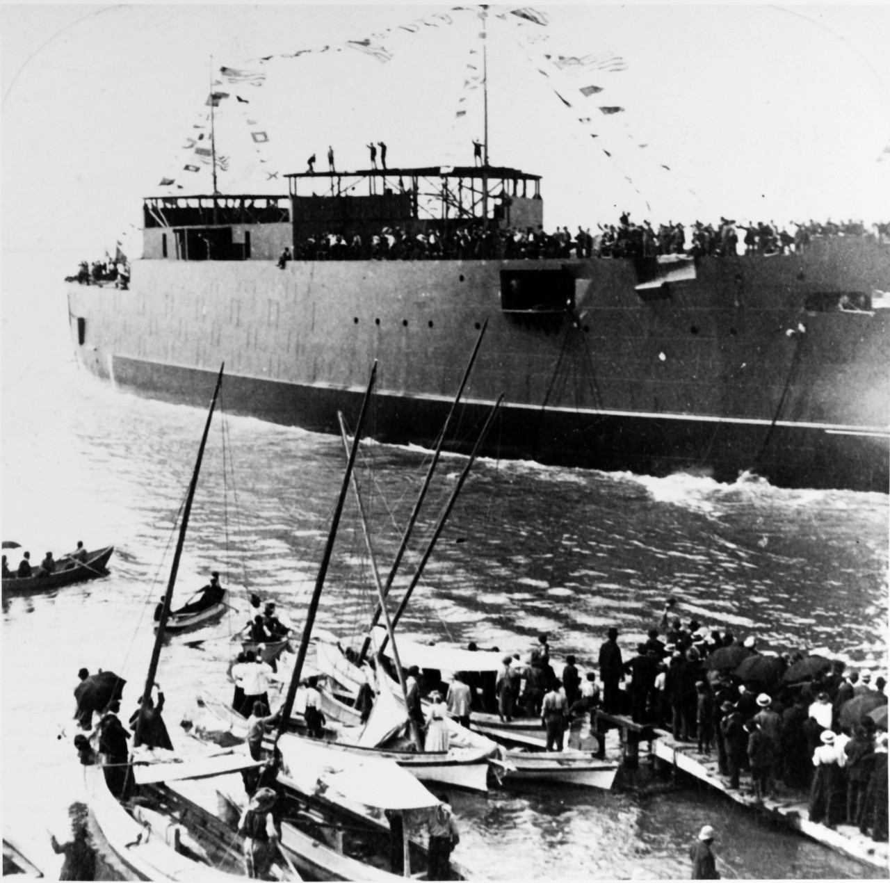 USS ILLINOIS (BB-7) launching at Newport News, Virginia, October 4, 1898.